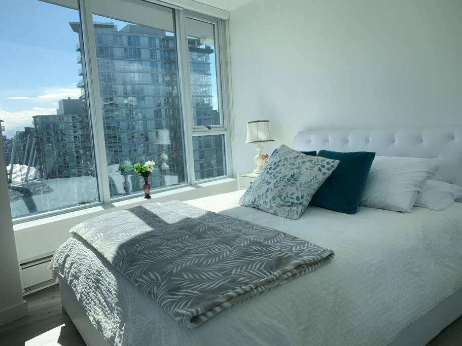 Downtown 3Br/2Ba+Views+Skytrain+Free Parking Apartman Vancouver Kültér fotó