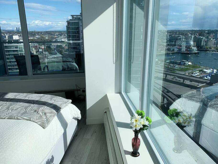 Downtown 3Br/2Ba+Views+Skytrain+Free Parking Apartman Vancouver Kültér fotó