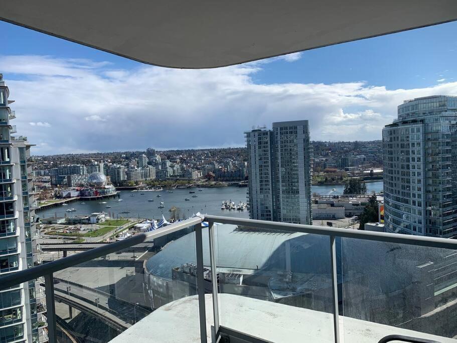 Downtown 3Br/2Ba+Views+Skytrain+Free Parking Apartman Vancouver Kültér fotó