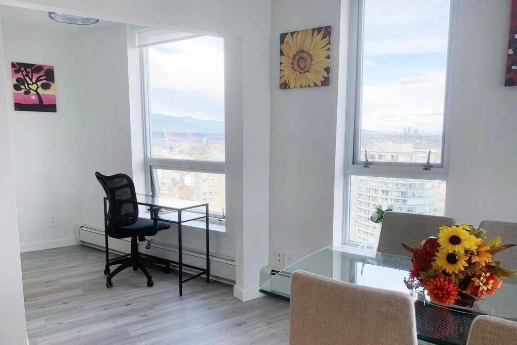 Downtown 3Br/2Ba+Views+Skytrain+Free Parking Apartman Vancouver Kültér fotó