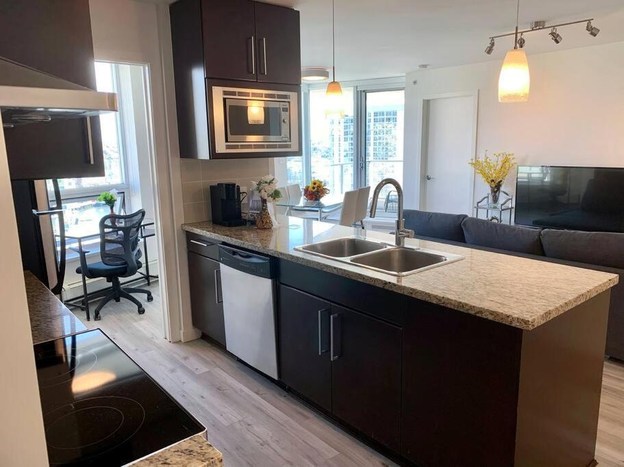 Downtown 3Br/2Ba+Views+Skytrain+Free Parking Apartman Vancouver Kültér fotó