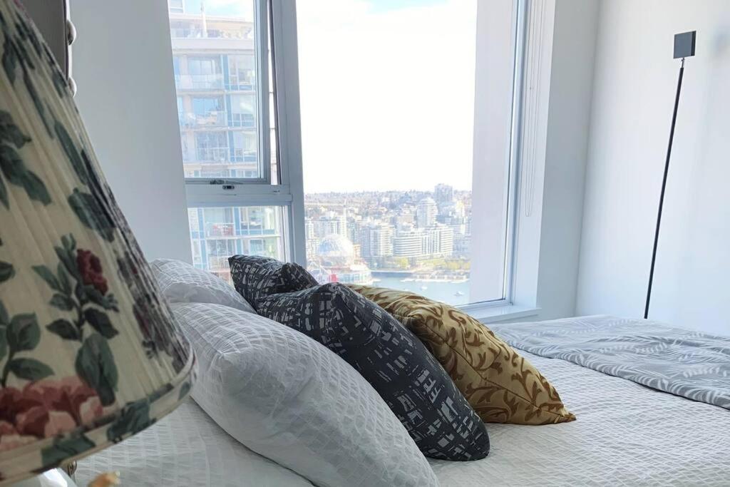 Downtown 3Br/2Ba+Views+Skytrain+Free Parking Apartman Vancouver Kültér fotó