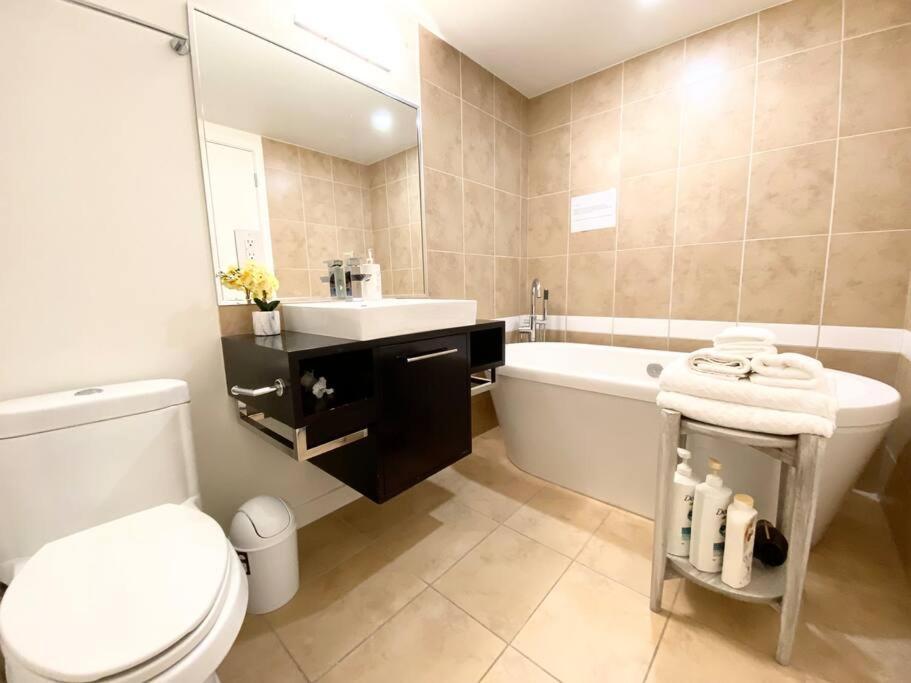 Downtown 3Br/2Ba+Views+Skytrain+Free Parking Apartman Vancouver Kültér fotó