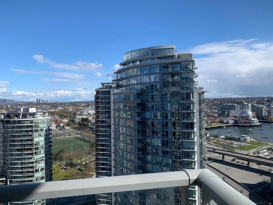 Downtown 3Br/2Ba+Views+Skytrain+Free Parking Apartman Vancouver Kültér fotó
