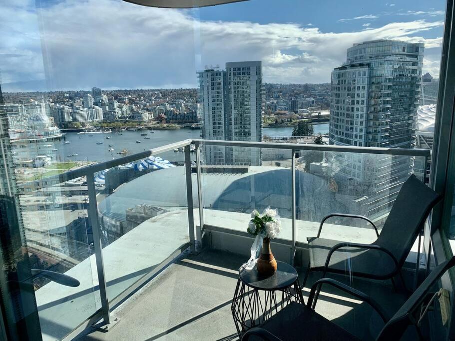 Downtown 3Br/2Ba+Views+Skytrain+Free Parking Apartman Vancouver Kültér fotó